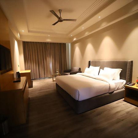 Hotel Abha Grand Alīgarh Exteriör bild