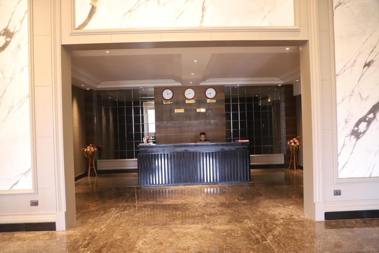 Hotel Abha Grand Alīgarh Exteriör bild
