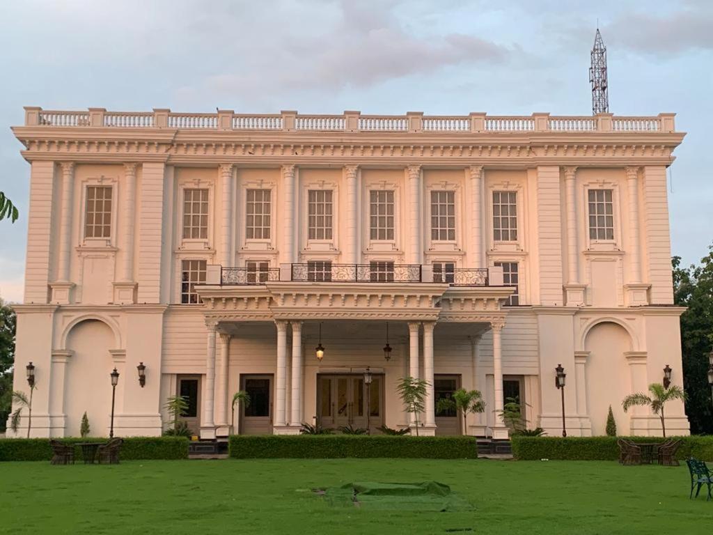 Hotel Abha Grand Alīgarh Exteriör bild